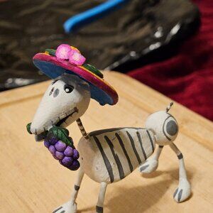 RARE WIRE AND CLAY VINTAGE OAXACAN MUERTOS SKELETON DOG WITH GRAPES